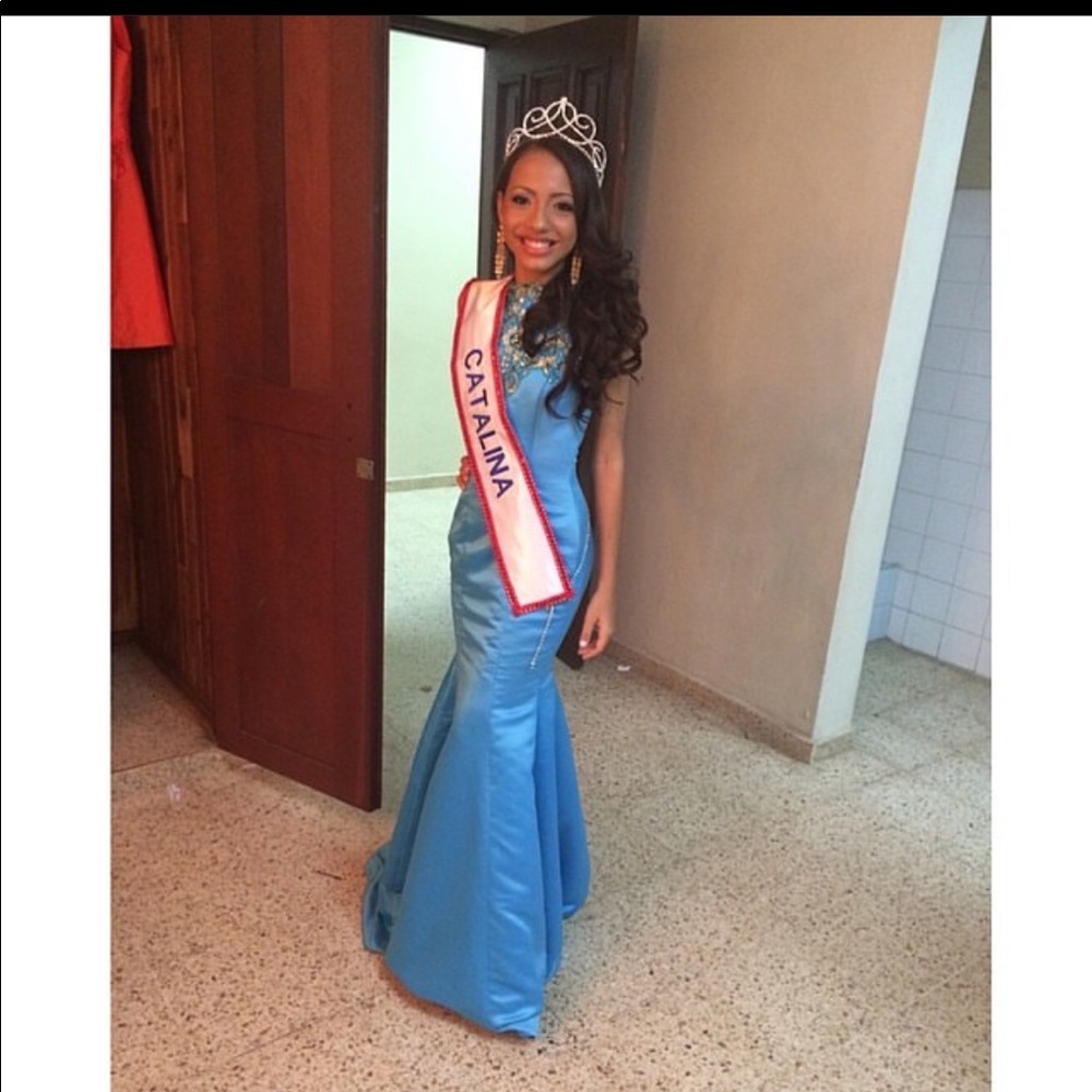 Runway dress used for modeling competition: only used that night custom made